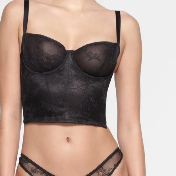 Skims  women’s ultra  fine lace corset - Picture 4 of 8